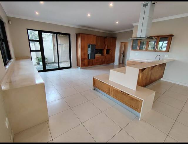 5 BEDROOM HOUSE FOR SALE IN UMHLANGA CENTRAL